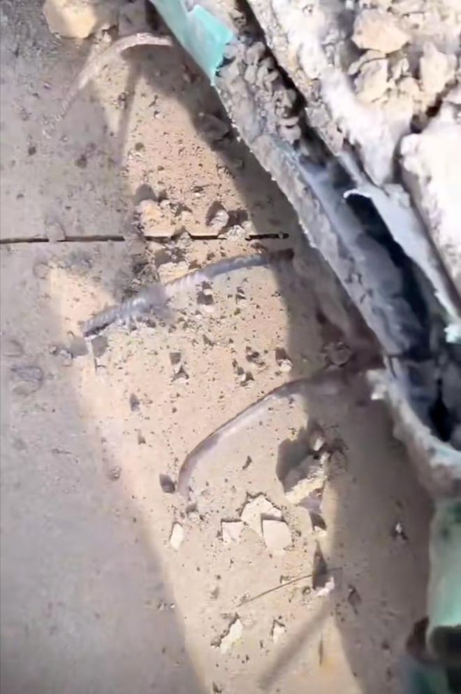 齐脱落想拉走遭业主阻拦回应冰球突破山东威海多层阳台整(图2)