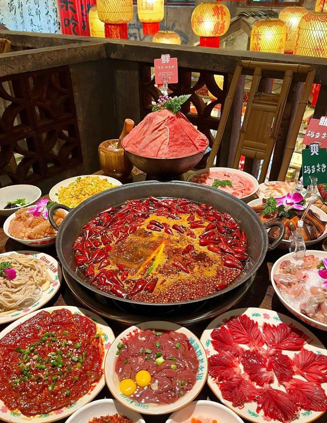 川火锅的美味秘籍在这里冰球突破辣得过瘾！