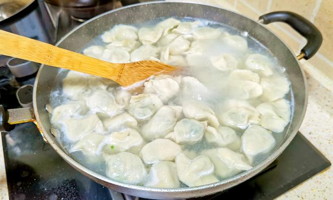 、二明目、三解毒鲜嫩营养包饺子真香冰球突破豪华版冬天使劲吃这菜一护肝(图3) 、二明目、三解毒鲜嫩营养包饺子真香冰球突破豪华版冬天使劲吃这菜一护肝(图3)